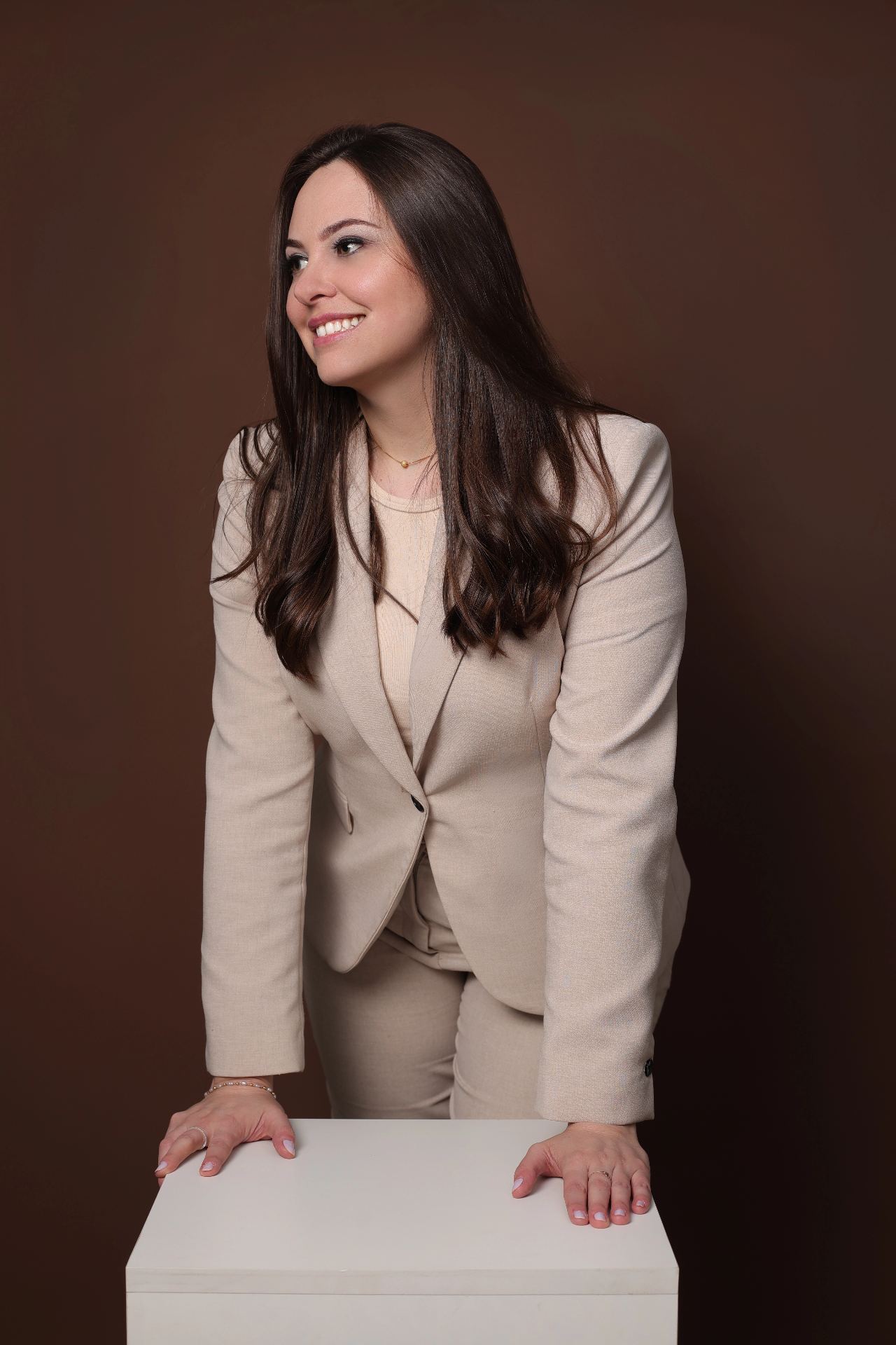 Retrato de Caroline Polidoro, advogada